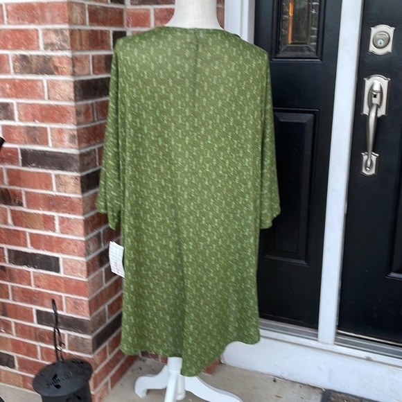 LuLaRoe Lindsay Kimono Top‎ - Picture 3 of 6